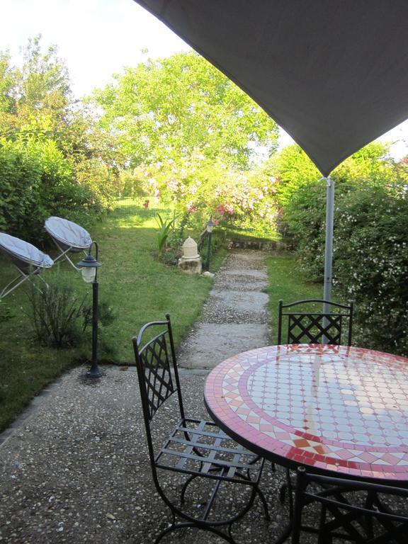 Les Gites Du Veau D'Or Ozillac Exteriör bild