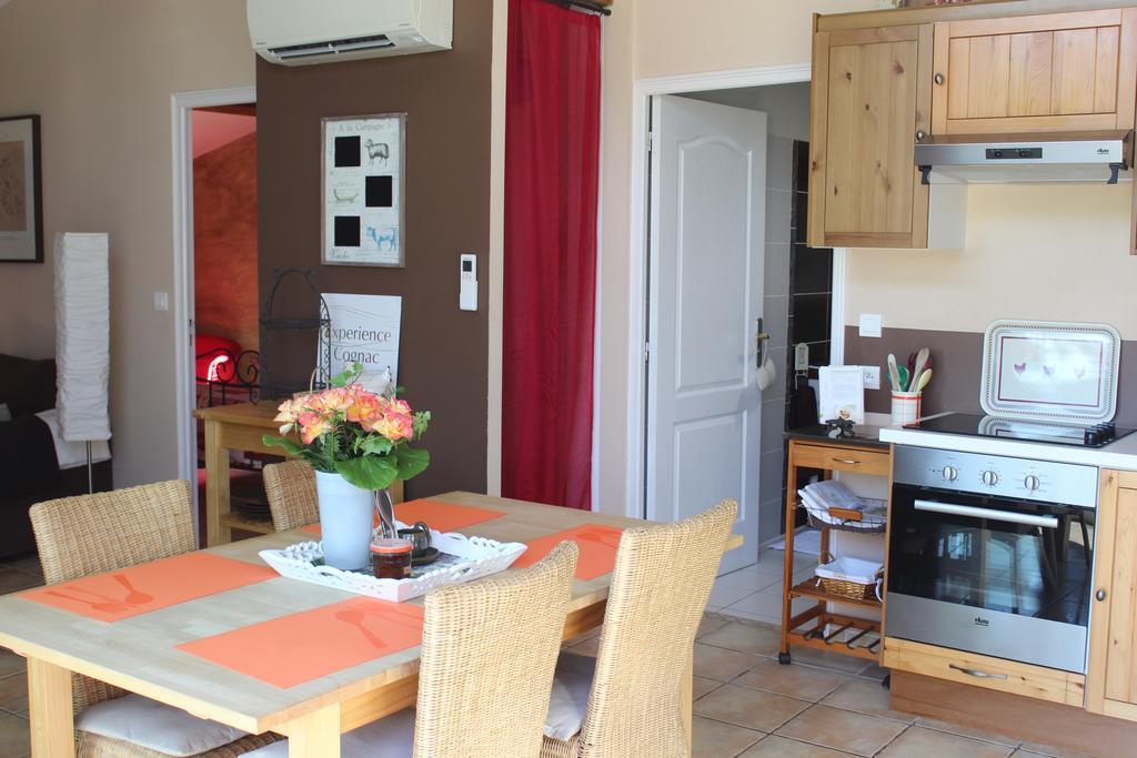 Les Gites Du Veau D'Or Ozillac Exteriör bild